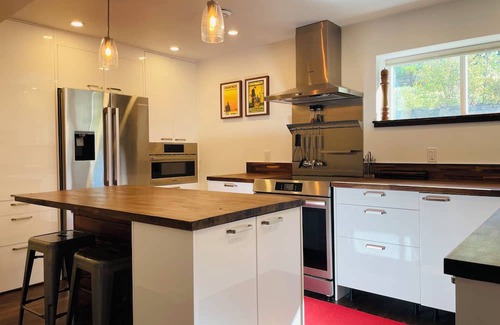 Nelson House | Kidds Cottage Nelson, A fully furnished suite with everything. Just bring gear.