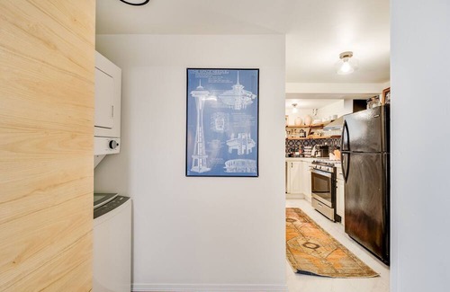 University District House | Entire Upgraded Historical House 7-bedroom 6 bathroom in U District with AC