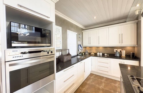 Plettenberg Bay House | Stylish 4BR Haven w Golf Course Views by the Sea