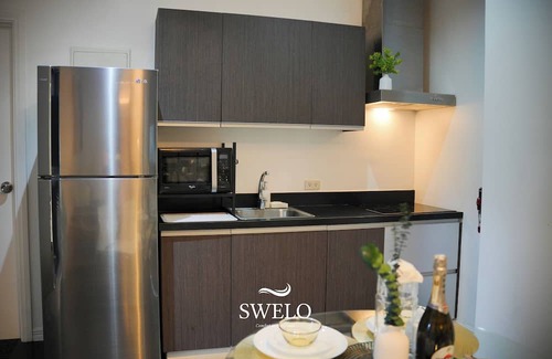 Downtown Condo | Stylish 2-bedroom condo with fitness room and near vibrant night life in Makati