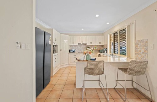 Capalaba Apartment | Spacious 4BR Family Home in Capalaba | Local Charm