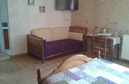 La Berthenoux Bed & Breakfast | Room in renovated farmhouse - Nature and comfort with parking
