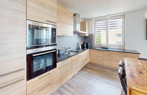 Neuchatel Apartment | Bright & Spacious 2-bed Apartment - with Balcony & Lake View!