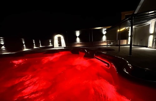 Neuborger House | Holiday Home 'Fewo Neubörger Wellness' with Private Pool, Wi-Fi and Air Conditioning
