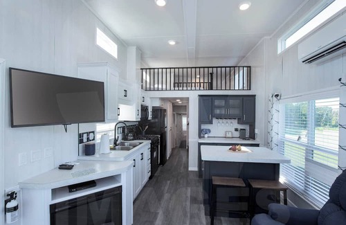 Hamilton Cabin | Tiny Home with AC in charming Hamilton