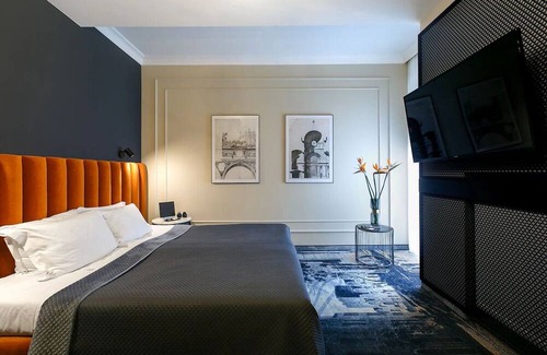 Stradom Hotel | Cultural Haven in Krakow's Heart | Premium Amenities | Elegant Atmosphere