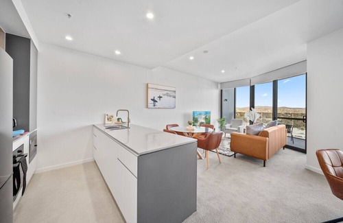 Phillip Apartment | Apartment with Gym and Indoor Pool Access