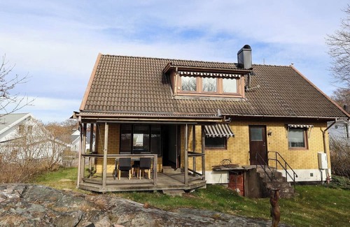Torslanda House | For Workers 12 Beds - Volvo - Parking lot - All-inclusive
