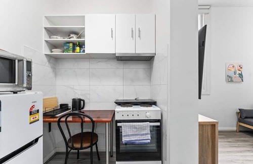 Brunswick West Apartment | Studio Brunswick Rd | Free Parking | 10 min to CBD