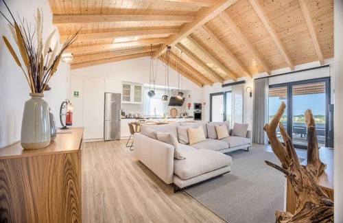 Rogil Apartment | Cosy & Calm Rosemary Retreat in Rogil