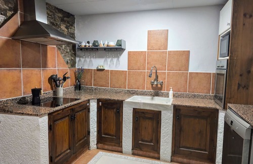 Sant Guim de la Plana House | Rural House 'La Rectoria De Vicfred' with Mountain Views, Wi-Fi and Air Conditioning