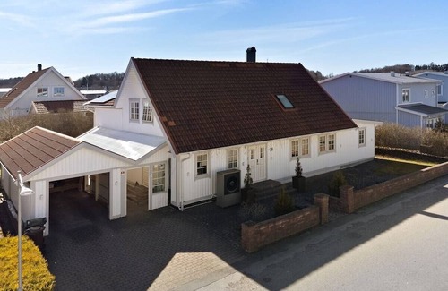 Goteborg Municipality House | Workers Villa - 7BR - 15 Beds - 3 Bath - All Inc