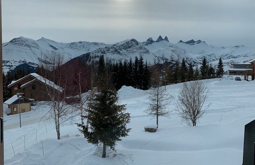 La Toussuire Ski Chalet | Chalet 'La Suite Du Skilodge' with Balcony and Wi-Fi