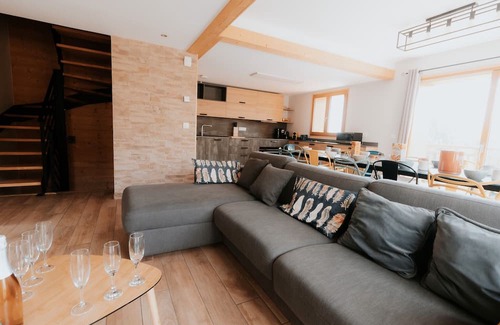 La Toussuire Ski Chalet | Chalet 'Germain Ski Lodge' with Balcony and Wi-Fi