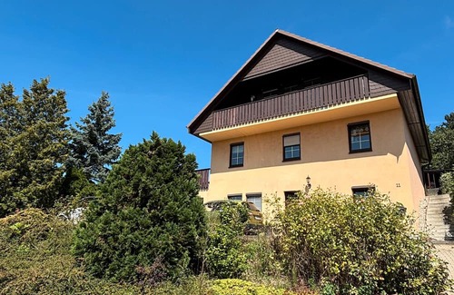Klaffenbach Apartment | Apartment 'Haus schöne Aussicht' with Mountain View, Balcony and Wi-Fi