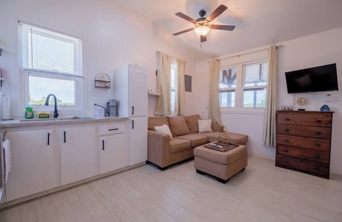 Caye Caulker Apartment | Charming 1-bed studio apartment in awesome Caye Caulker with AC