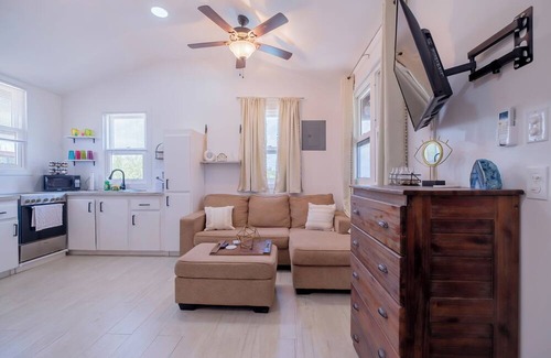 Caye Caulker Apartment | Charming 1-bed studio apartment in awesome Caye Caulker with AC