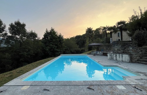 Montaut House | Casa Hourquet: nature, pool and the Pyrenees