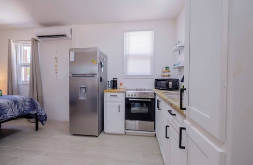 Caye Caulker Apartment | Delightful studio apartment with AC in charming Caye Caulker