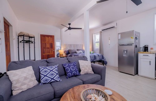 Caye Caulker Apartment | Delightful studio apartment with AC in charming Caye Caulker
