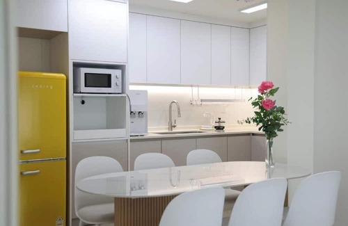 Goyang Villa | [AWESTAY201] Seoul near DMC/New, Full Option/Sleeps8/3BR,5Beds,1BA/Free Parking