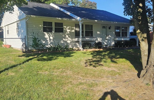 Salem House | Charming Salem Getaway – Comfortable, Convenient, and Close to It All