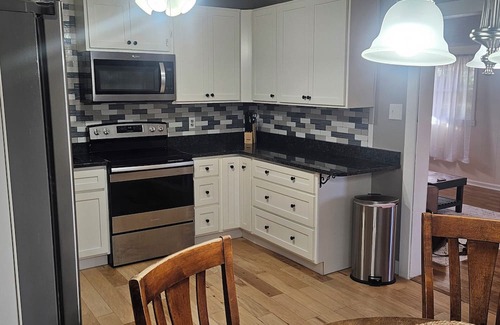 Salem House | Charming Salem Getaway – Comfortable, Convenient, and Close to It All