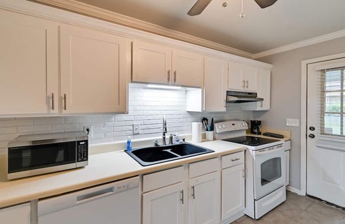 Cheraw Apartment | Hike & Explore: Cheraw Apt 7 Mi to Lake Juniper!
