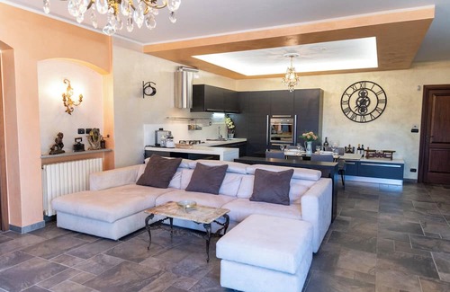 San Damiano dʼAsti Villa | VILLA WITH A VIEW - PRIVATE POOL AND BARBECUE
