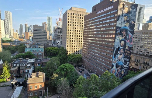 Church and Wellesley Condo | Downtown Toronto Condo | WiFi, Gym & Pool – Steps to Subway & Eaton Centre