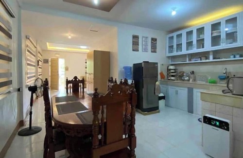 Cabanatuan House | BnB in CabsY 1BR Aircon Karaoke Fibr