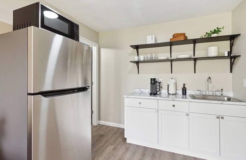 Long Lake Cabin | Unit 6 Long Lake Lodge - Lakefront - 1 bedroom - Beach+Kayaks