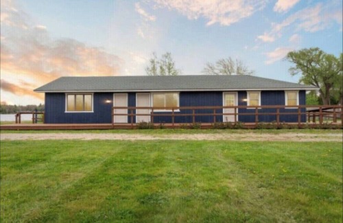 Long Lake Cabin | Unit 6 Long Lake Lodge - Lakefront - 1 bedroom - Beach+Kayaks