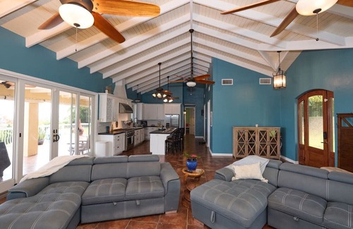Sion Farm Apartment | Almost Heaven: Elegant 5 Bed Villa