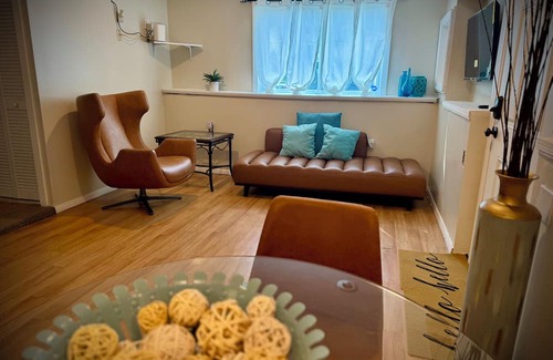 Naugatuck Apartment | Charming 1-bedroom apartment in Naugatuck available for short term rental.