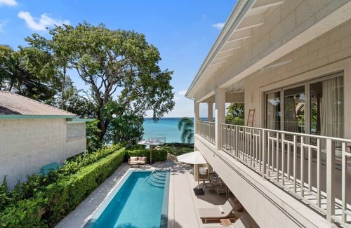 Gibbs Bay Villa | Calabash Summary: Nes