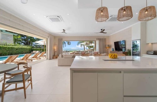 Gibbs Bay Villa | Calabash Summary: Nes
