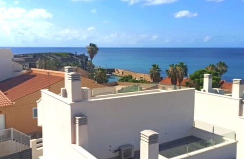 Los Puertos Apartment | Grande corner villa in Isla Plana by the sea