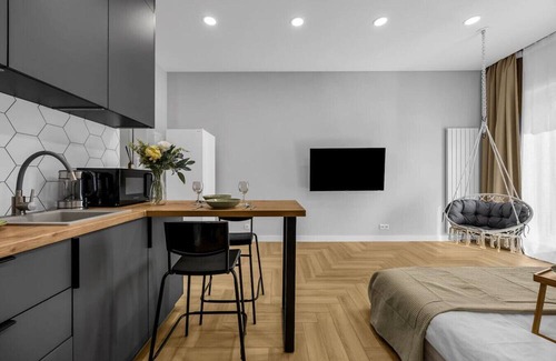 Bialoleka Apartment | Białołęka Studio – A/C, Terrace with Garden