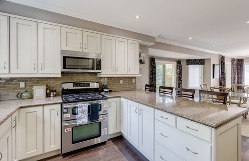 Scarborough House | Idyllic & Spacious 4BR Home with Private Backyard!