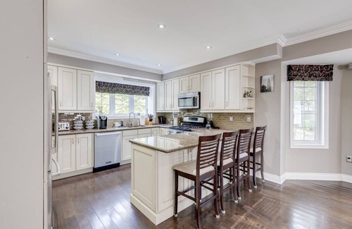 Scarborough House | Idyllic & Spacious 4BR Home with Private Backyard!