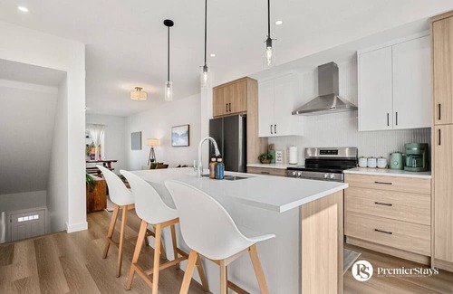Springbank Hill Apartment | Designer-Inspired Home » King Bed » Garage » AC