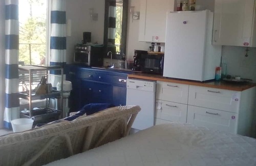 Madeira Park Apartment | Cloud 9 roof top studio in Maderia Park is waiting for your enjoyment.