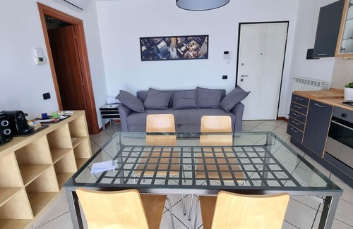 Gallarate Apartment | Cozy one-bedroom apartment with large balcony 10 minutes from Milan Malpensa. WiFi.