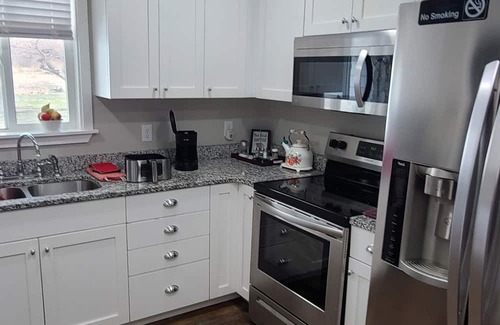 Price House | Nana's Place is a beautiful country family, pet-friendly home.
