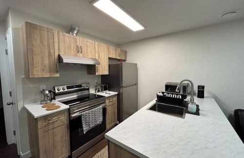 Southeast Edmonton House | Modern 2-Bedroom Basement Suite | Pet-Friendly | Prime Central Location