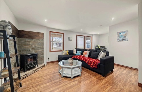 Greater Napanee Cottage | Hay Bay waterfront with private dock - Fabulous Fishing and Ice fishing
