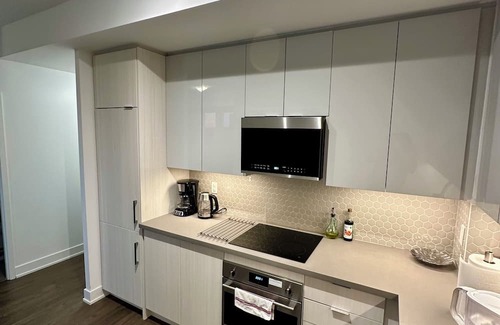 Oakville Condo | Upscale Urban Retreat | 2BR/2BA Corner Condo | Longterm Booking 30+ days only