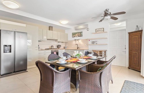 Boegoeroei House | 5-minute drive to Eagle Beach! Private pool!