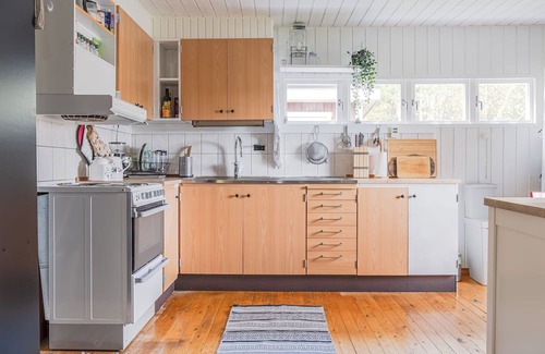 Kalix Municipality House | Remote Lakeview Cabin Escape